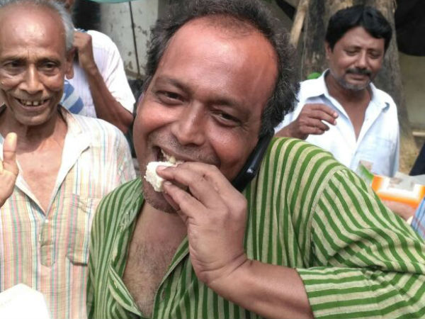 এক অলীক পুলিশ হেফাজতে, মুক্তি চার ‘অলীকে’র! উচ্ছ্বাস ভাঙড় আন্দোলনকারীদের এক অলীক পুলিশ হেফাজতে, মুক্তি চার ‘অলীকে’র! উচ্ছ্বাস ভাঙড় আন্দোলনকারীদের