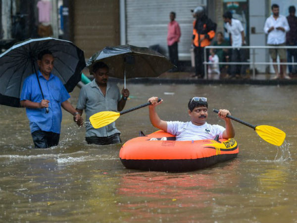 ট্যাঙ্কারের তলায় চাপা পড়ে মৃত 