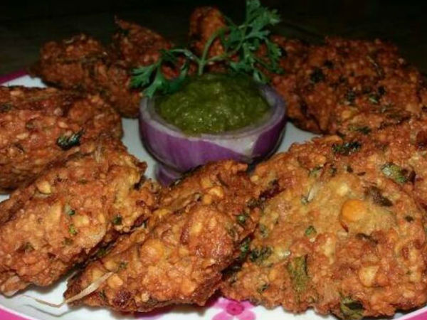 পেঁয়াজ বা ডালের পকোড়া