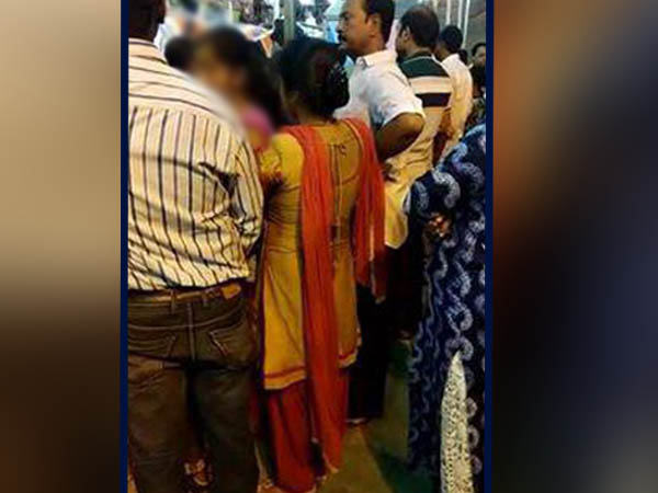 মেলার ভিড়ে কদর্য যৌন আচরণ মধ্যবয়সী ব্যক্তির , ভাইরাল ভিডিও ঘিরে ক্ষোভে ফুঁসছে চুঁচুড়া 