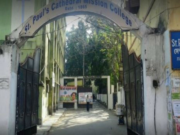 নগ্ন করে নিগ্রহ! কলেজ কর্তৃপক্ষের কড়া ব্যবস্থা নগ্ন করে নিগ্রহ! কলেজ কর্তৃপক্ষের কড়া ব্যবস্থা