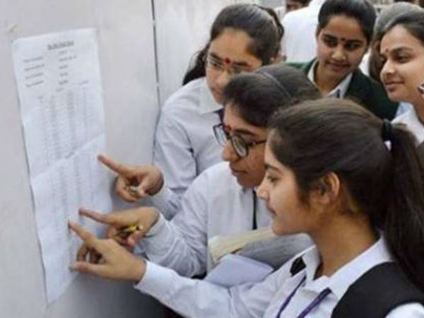 গান গেয়ে-ছবি এঁকেও মাধ্যমিকে তাক লাগানো রেজাল্ট ক্রিকেট পাগল নিধির গান গেয়ে-ছবি এঁকেও মাধ্যমিকে তাক লাগানো রেজাল্ট ক্রিকেট পাগল নিধির