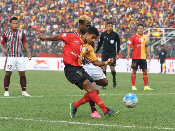 বিশ্বকাপের জমাটি আড্ডায় বিভিন্ন মুডে মেহতাব বিশ্বকাপের জমাটি আড্ডায় বিভিন্ন মুডে মেহতাব