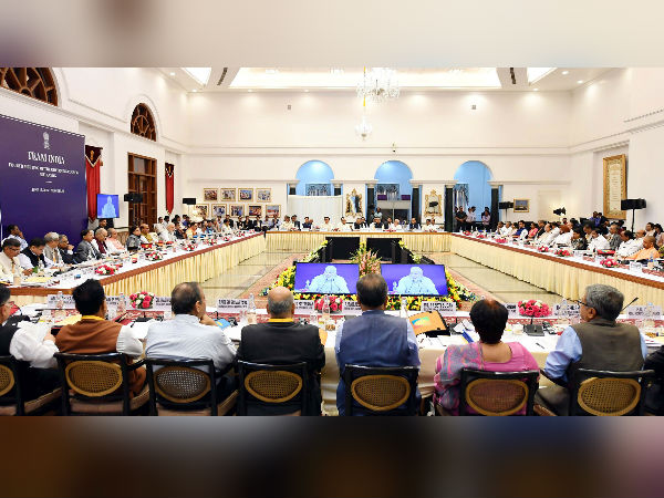মমতাকে কিস্তিমাত করলেন মোদী, বিরোধিতা উপেক্ষা করে ‘টিম ইন্ডিয়া’ তত্ত্বে একতার বার্তা