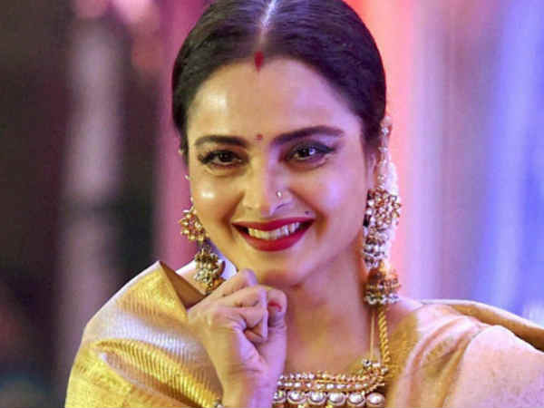 ২০ বছর পর মঞ্চে পারফর্ম করবেন রেখা! কোন আসরে দেখা যাবে তাঁকে ২০ বছর পর মঞ্চে পারফর্ম করবেন রেখা! কোন আসরে দেখা যাবে তাঁকে