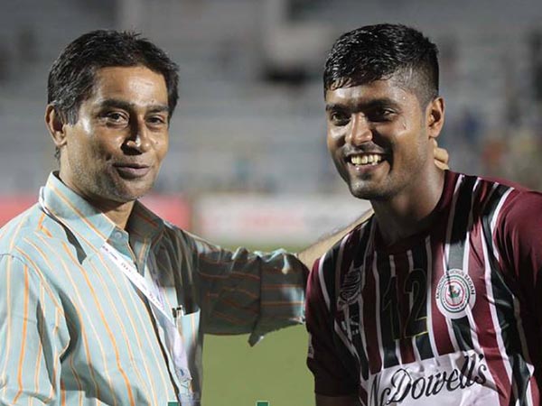 বিশ্বকাপের আড্ডাতেই মোহন-প্রীতি ঝড়ে পড়ল সত্যজিতের গলায় বিশ্বকাপের আড্ডাতেই মোহন-প্রীতি ঝড়ে পড়ল সত্যজিতের গলায়