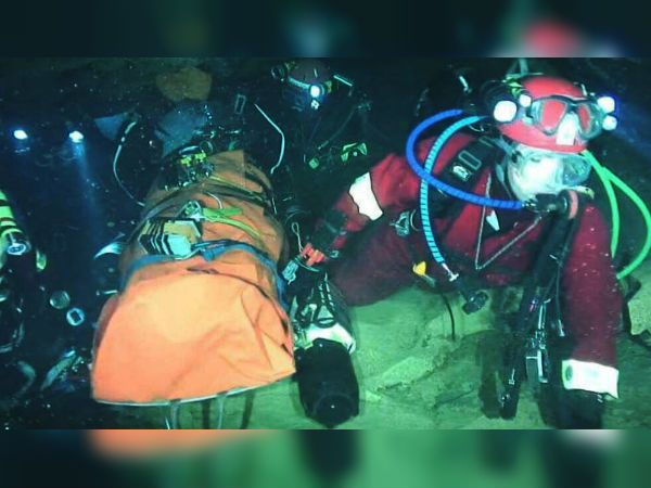 ৪ খুদেকে নিয়ে গুহায় রইলেন কোচ ৪ খুদেকে নিয়ে গুহায় রইলেন কোচ