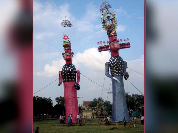 দুর্গা-মহিষাসুর লড়াই 