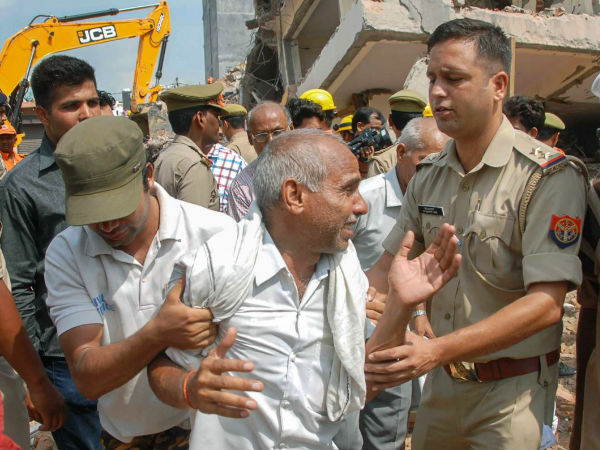 ভেঙে পড়লেন আত্মীয়রা