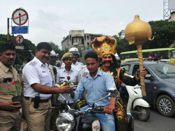 সাবধান! বেঙ্গালুরুর রাস্তায় যমরাজের হানা
