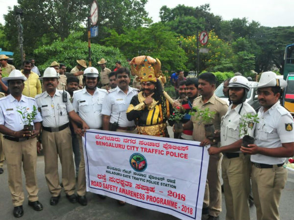 সাবধান! বেঙ্গালুরুর রাস্তায় যমরাজের হানা