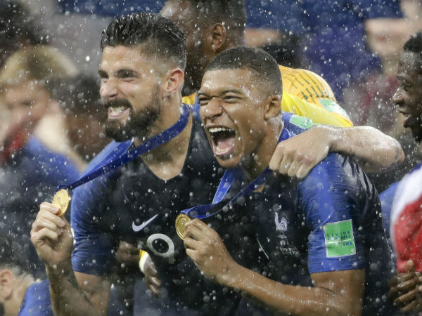 ফিফার সেরা একাদশে নেই মেসি-রোনাল্ডো, জেনে নিন কে কে সুযোগ পেলেন বেস্ট ইলেভেনে ফিফার সেরা একাদশে নেই মেসি-রোনাল্ডো, জেনে নিন কে কে সুযোগ পেলেন বেস্ট ইলেভেনে