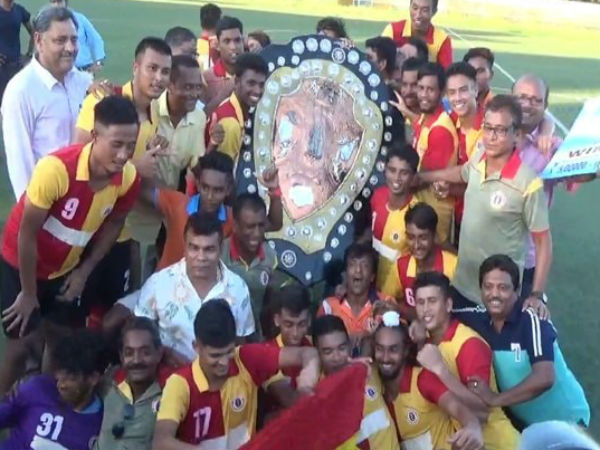 শিল্ড জয়ী ইস্টবেঙ্গলকে শুভেচ্ছা আই লিগ জয়ী কোচের শিল্ড জয়ী ইস্টবেঙ্গলকে শুভেচ্ছা আই লিগ জয়ী কোচের