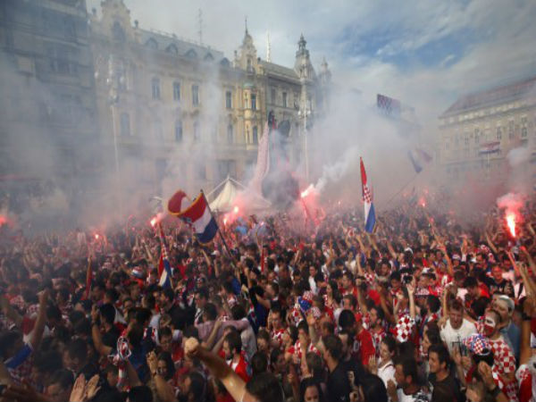 আমরা বিশ্বকাপ জিতেছি! মন্তব্যের জেরে সোশ্যাল মিডিয়ায় ট্রোলড কিরণ বেদী আমরা বিশ্বকাপ জিতেছি! মন্তব্যের জেরে সোশ্যাল মিডিয়ায় ট্রোলড কিরণ বেদী