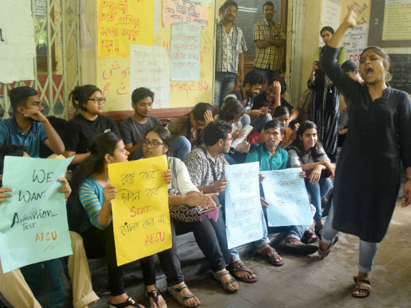 ৩০ ঘণ্টা পর ঘেরাও মুক্ত যাদবপুর বিশ্ববিদ্যালয়, তবে প্রবেশিকা-জট আরও জটিল 