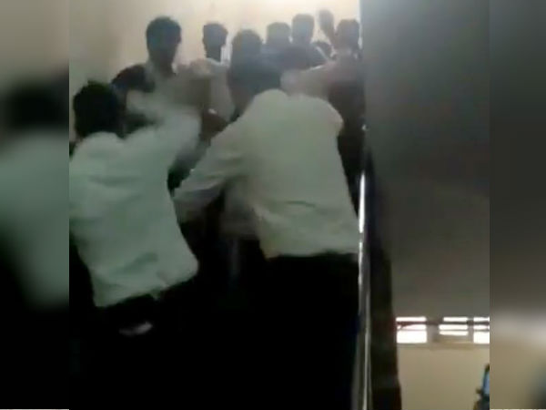 ধর্ষণে আটকদের ফেলে পেটালো আইনজীবীরাই ধর্ষণে আটকদের ফেলে পেটালো আইনজীবীরাই