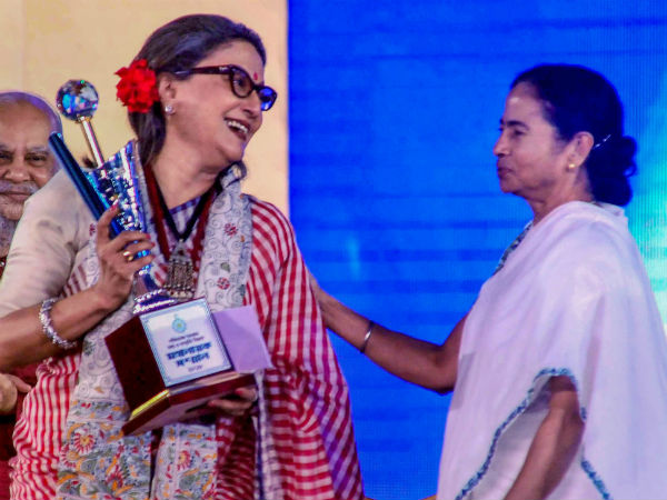 চিরদিনের ‘নায়ক’কে শ্রদ্ধার্ঘ্য, মহানায়ক সম্মান প্রদান মমতার চিরদিনের ‘নায়ক’কে শ্রদ্ধার্ঘ্য, মহানায়ক সম্মান প্রদান মমতার