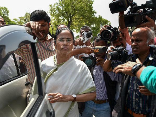 চিন-শিকাগোর পর দিল্লি, ‘হ্যাটট্রিক’ মুখ্যমন্ত্রীর! অনুষ্ঠান বাতিলেও যাত্রা ‘শুভ’ মমতার চিন-শিকাগোর পর দিল্লি, ‘হ্যাটট্রিক’ মুখ্যমন্ত্রীর! অনুষ্ঠান বাতিলেও যাত্রা ‘শুভ’ মমতার