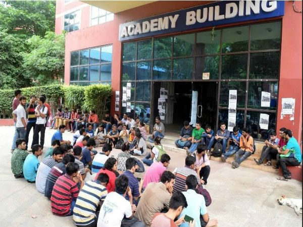 জেদা-জেদির খেলায় আরও জটিল হচ্ছে পরিস্থিতি