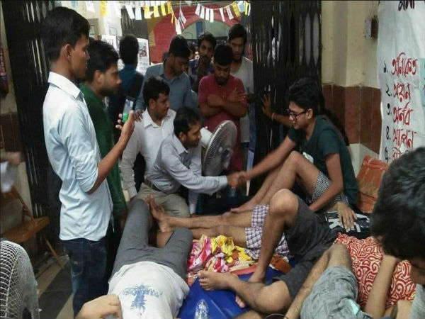 জেদা-জেদির খেলায় আরও জটিল হচ্ছে পরিস্থিতি