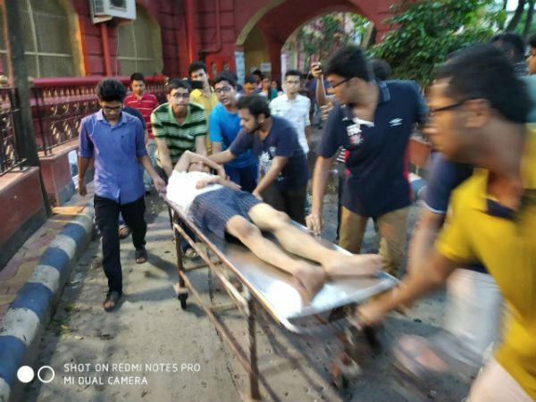 অনশনে অসুস্থ পড়ুয়ারা অনশনে অসুস্থ পড়ুয়ারা
