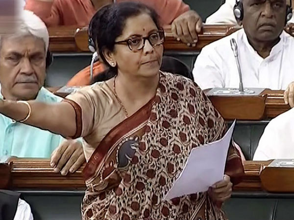 নির্মলা সীতারামনকে আক্রমণ নির্মলা সীতারামনকে আক্রমণ