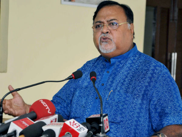 ‘একুশে জুলাই’-ত্রাস কংগ্রেস শিবিরে, পাঁচ বিধায়কের ‘পার্থ-শরণ’ জল্পনার পারদ চড়াচ্ছে ‘একুশে জুলাই’-ত্রাস কংগ্রেস শিবিরে, পাঁচ বিধায়কের ‘পার্থ-শরণ’ জল্পনার পারদ চড়াচ্ছে