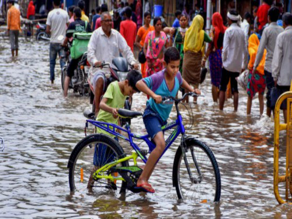 ভারী থেকে অতি ভারী বৃষ্টি ভারী থেকে অতি ভারী বৃষ্টি