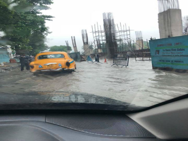 সায়েন্স সিটি-পার্কসার্কাসে জল