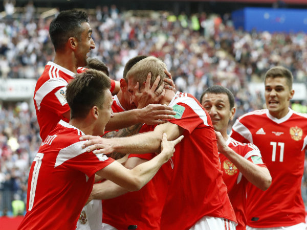 ঘরের মাঠে খেলা তারকাদের নিয়ে দল সাজিয়েছে আয়োজক দেশ রাশিয়া ঘরের মাঠে খেলা তারকাদের নিয়ে দল সাজিয়েছে আয়োজক দেশ রাশিয়া