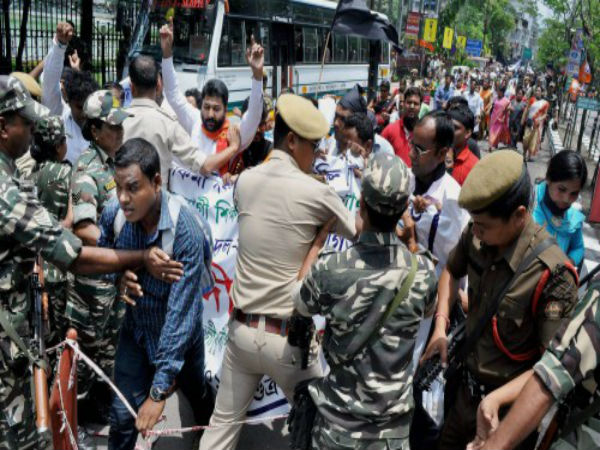  নিরাপত্তার বাড়াবাড়ি নিয়ে প্রশ্ন
