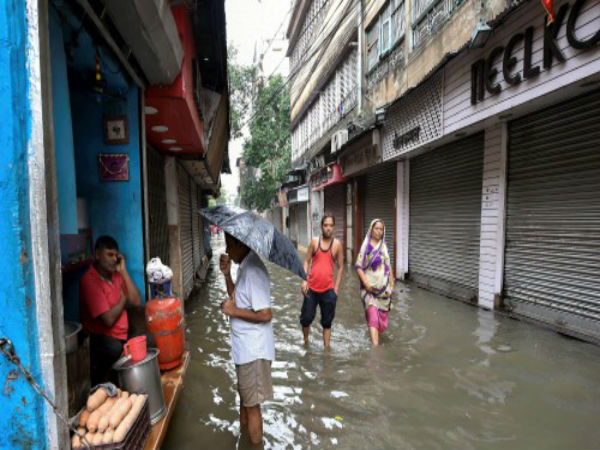 দক্ষিণ কলকাতার বিস্তীর্ণ এলাকা জলের তলায়