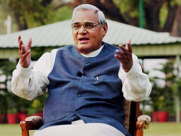 বাজপেয়ীর জন্ম 