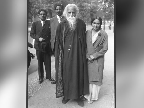 ফের শান্তিনিকেতনে কবিগুরু ফের শান্তিনিকেতনে কবিগুরু