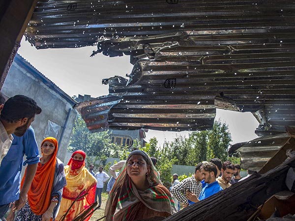 আদালতে দাবি আদালতে দাবি