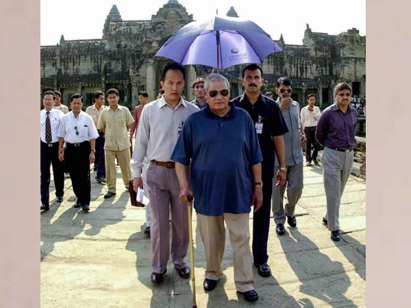 মাত্র ১ ভোটে হেরে পড়ে গিয়েছিল বাজপেয়ীর ১৩ মাসের সরকারের মাত্র ১ ভোটে হেরে পড়ে গিয়েছিল বাজপেয়ীর ১৩ মাসের সরকারের