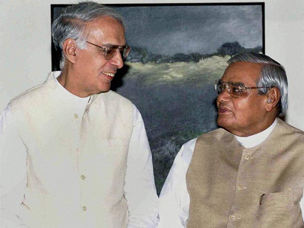 বিজেপির প্রতিষ্ঠাতা সদস্য 