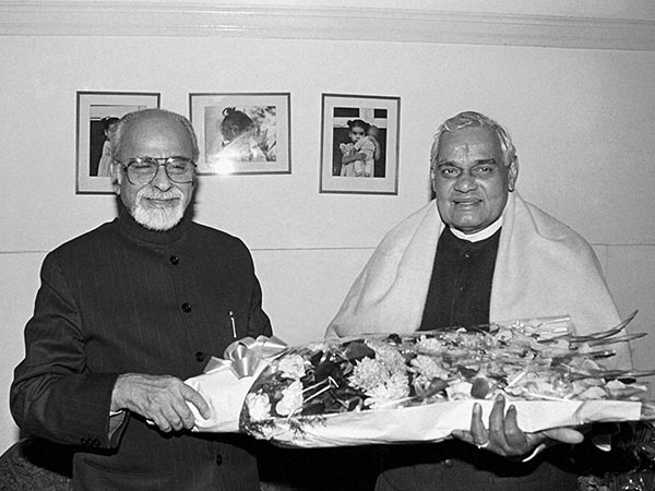 পূর্ণ সময়ের দায়িত্বে 