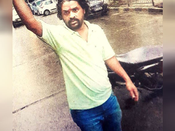 খোলা ম্যানহোল নিয়ে সতর্ক করলেন যিনি