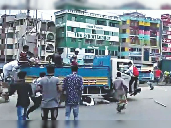 আতঙ্কে বাস মালিক ও চালক-কর্মীরা 