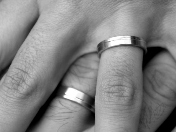 স্বামীর যৌনাঙ্গ কামড়ে ছিঁড়ে নিলেন এক মহিলা স্বামীর যৌনাঙ্গ কামড়ে ছিঁড়ে নিলেন এক মহিলা