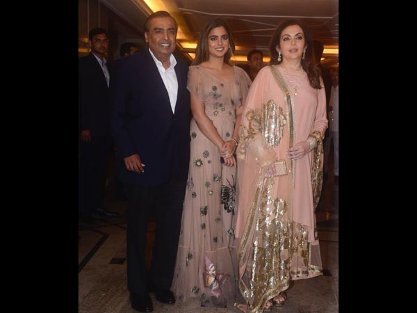 পার্টিতে আম্বানিরা 