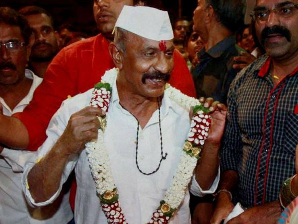 গান্ধী-পরীক্ষায় ফার্স্ট হলেন মুম্বইয়ের ডন গান্ধী-পরীক্ষায় ফার্স্ট হলেন মুম্বইয়ের ডন