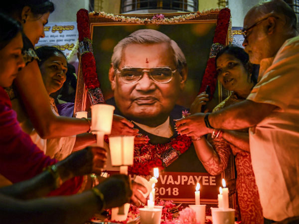 বিজেপিতে বিদ্বেষ, শ্রদ্ধা অটলে! হুঁশিয়ারি মমতার