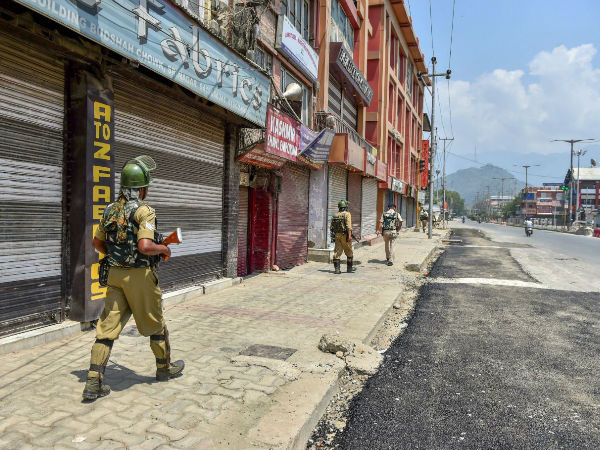 ধারা ৩৫এ-র শুনানি, কাশ্মীরে চলছে ২ দিনের ধর্মঘট ধারা ৩৫এ-র শুনানি, কাশ্মীরে চলছে ২ দিনের ধর্মঘট