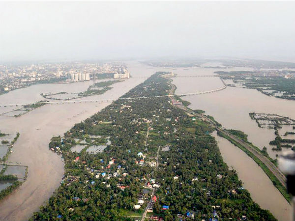 কেরলের বন্যা শুধুই ‘গুরুতর’, ‘জাতীয় বিপর্যয়’ নয় কেরলের বন্যা শুধুই ‘গুরুতর’, ‘জাতীয় বিপর্যয়’ নয়