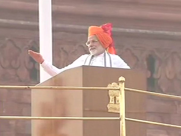 ঘুমন্ত হাতি দৌড়চ্ছে