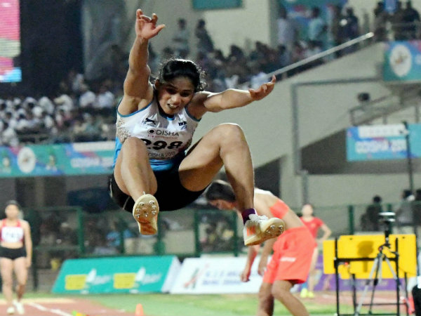 এক দশকের খরা কাটিয়ে লং জাম্পে দেশকে রুপো এনে দিলেন নীনা এক দশকের খরা কাটিয়ে লং জাম্পে দেশকে রুপো এনে দিলেন নীনা