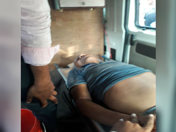 প্রধানশিক্ষকের বিরুদ্ধে দুর্নীতির প্রতিবাদ করে জুটল মার 