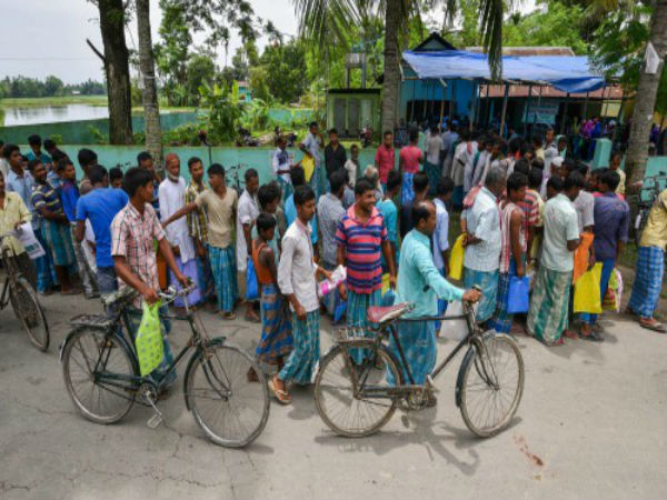  অসমে ৪০ লক্ষের নাগরিকত্ব বাদের দায় মমতারও! এনআরসি কর্তৃপক্ষের দাবিতে চাঞ্চল্য